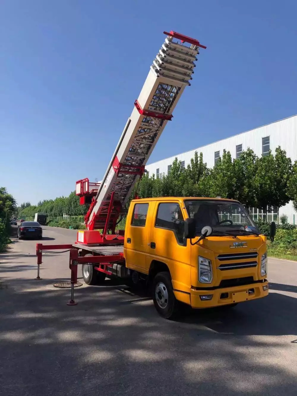 福建附近的云梯车出租服务：轻松解决高空作业需求