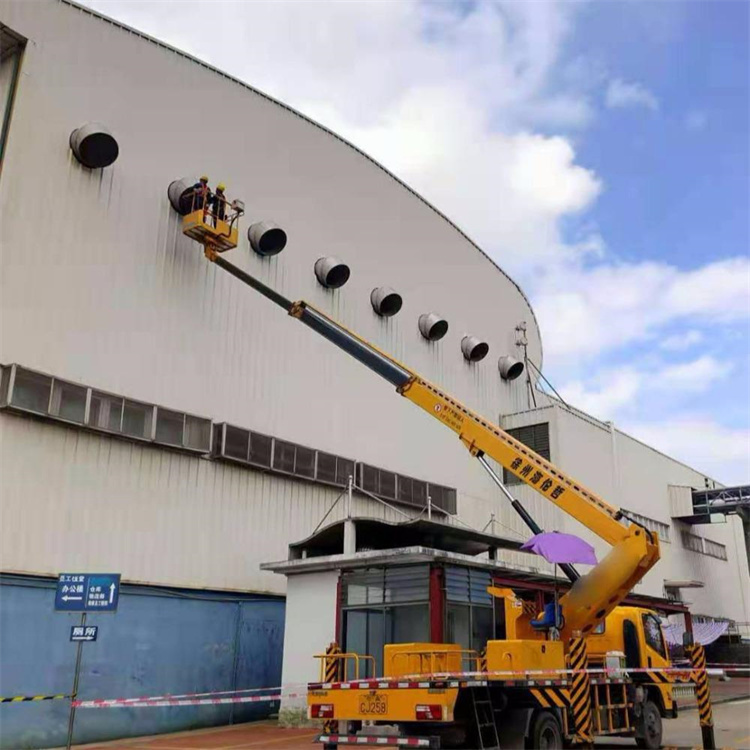 福建高空作业车出租服务：专业广告牌安装解决方案