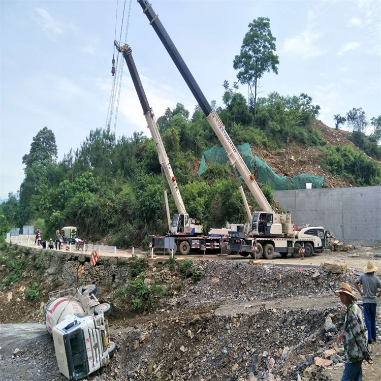 福建汽车掉沟里叫吊车救援要多少钱